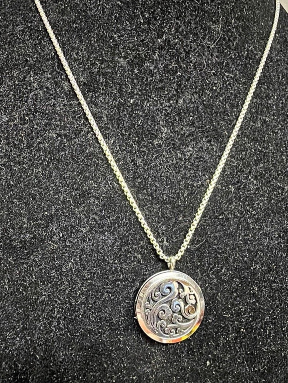 Silver-Tone stainless steel aroma therapy pad diffuser Swirl Pendant Necklace